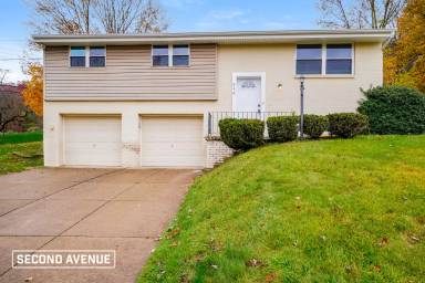 Main picture of 246 Amity Rd