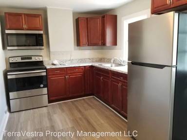 Main picture of 143 W Main St