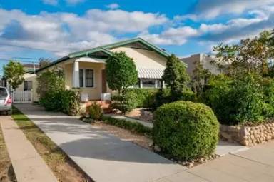 Main picture of 3339 33rd St