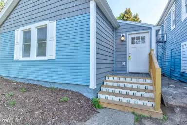 Main picture of 1106 Park St