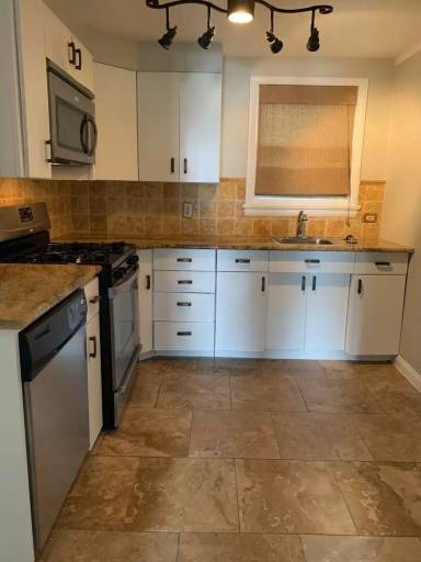 Main picture of 902 1/2 E 43rd St