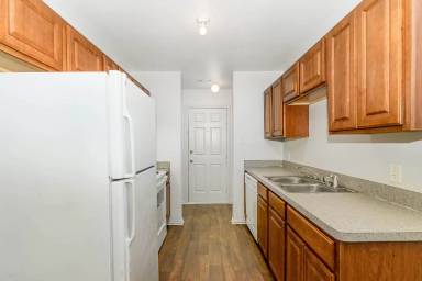 Main picture of 2907 La Salle St