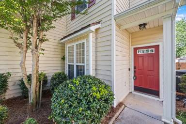 Main picture of 2330 Mirage Pl