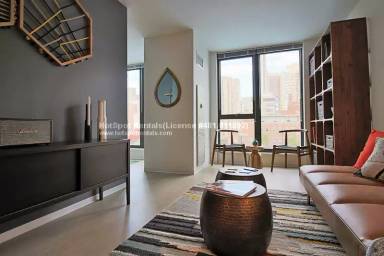 Main picture of 151 W Superior St