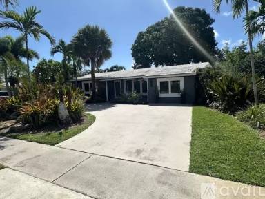 Main picture of 1750 NE 40th St