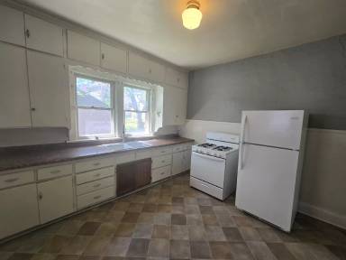 Main picture of 406 1/2 Locust St