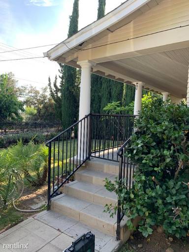 Main picture of 95 E Calaveras St