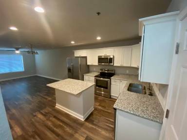 Main picture of 913 N 69th Ave