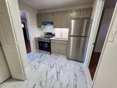 Main picture of 22 Crescent St