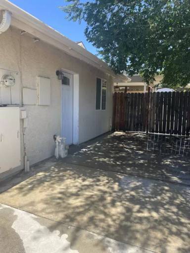 Main picture of 11921 Bryant St