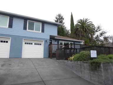 Main picture of 95 W Crescent Dr