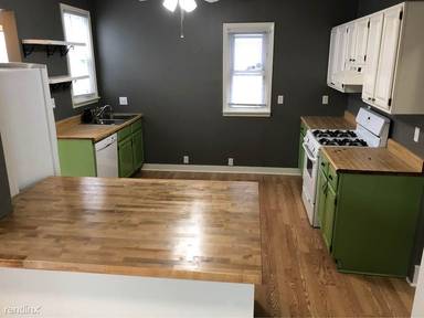 Main picture of 66 Diamond Ave NE