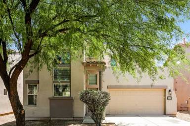 Main picture of 120 E Calle del Rondador