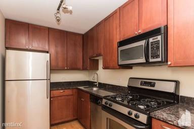 Main picture of 625 W Wrightwood Ave Apartments
