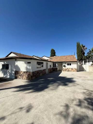 Main picture of 9762 Stanwin Ave