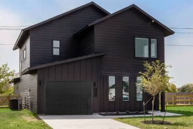 Main picture of 3003 Alpha Wolf Ct
