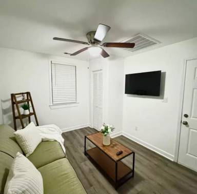 Main picture of 2515 Erato St