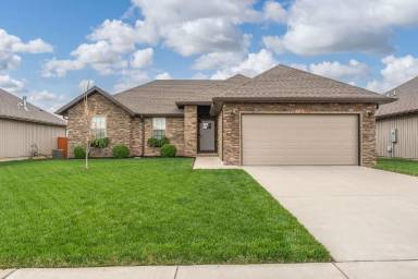 Main picture of 876 E Dyann Dr