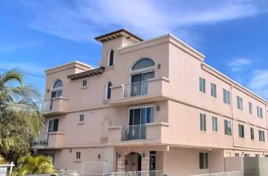 Main picture of 1412 S Sherbourne Dr