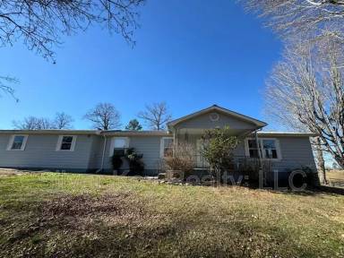 Main picture of 2955 Oakland Rd