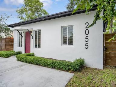 Main picture of 2055 NE 140th St