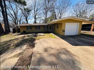 Main picture of 815 Berwood Dr