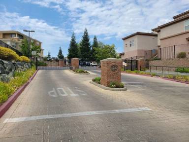 Main picture of 500 Moon Cir