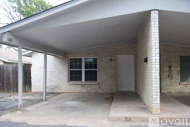 Main picture of 1108 N Sam Rayburn Fwy