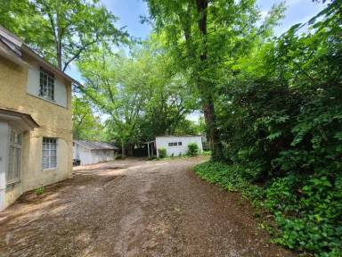 Main picture of 145 Mell St
