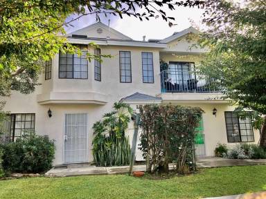 Main picture of 1048 Newport Ave