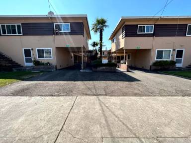 Main picture of 243 Chumalia St