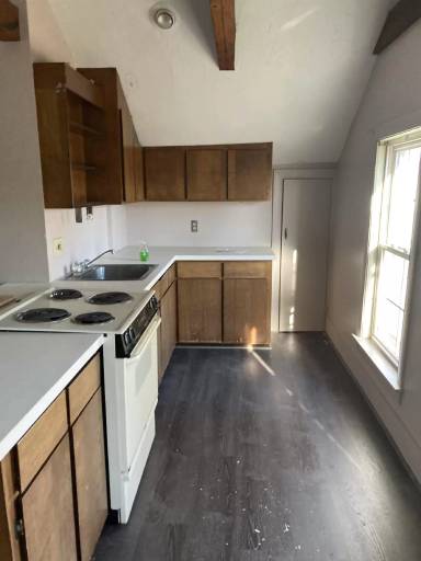 Main picture of 39 Pleasant St