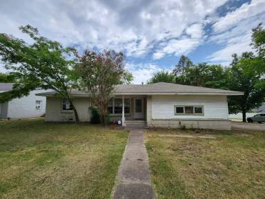 Main picture of 1823 Woodland Dr