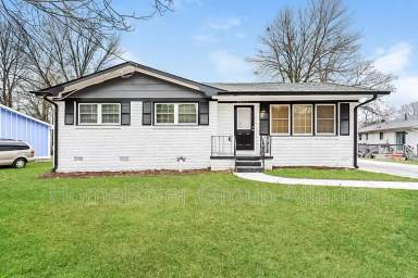 Main picture of 3422 Eisenhower Cir SE