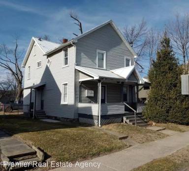 Main picture of 951 E 3rd St
