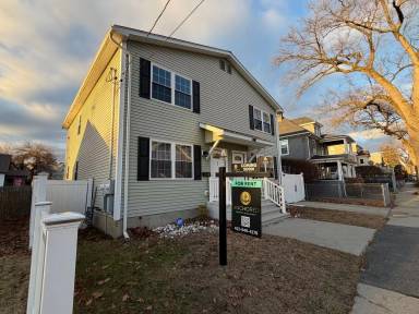 Main picture of 98 Woodmont St