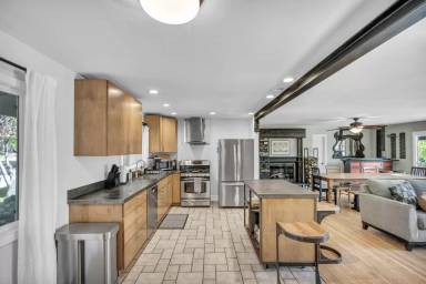 Main picture of 2655 Parkway Dr