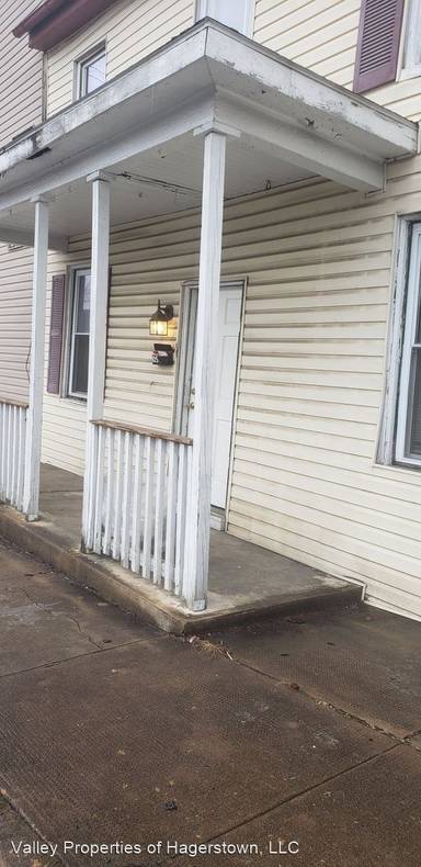 Main picture of 105 E Liberty St