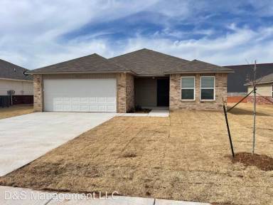 Main picture of 1013 S Blackjack Ln