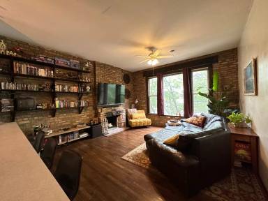 Main picture of 922 W Webster Ave