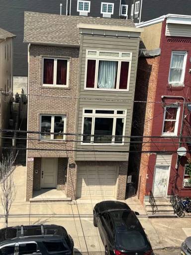 Main picture of 194 Parkhurst St