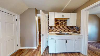 Main picture of 3164 W 73rd St