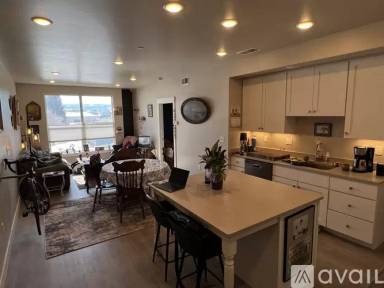Main picture of 1295 Thomas Dr