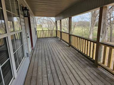 Main picture of 325 Trinity Ln