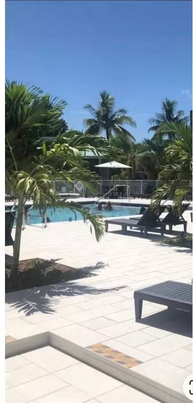 Main picture of Executive Bay Club Condos