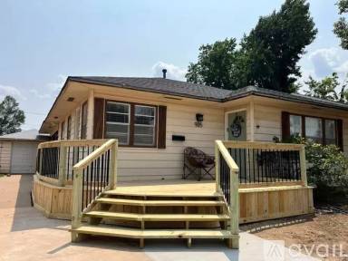 Main picture of 905 W Illinois Ave