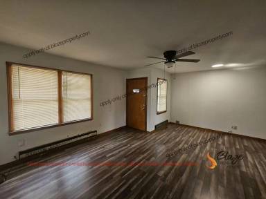 Main picture of 2024 Oak Dr