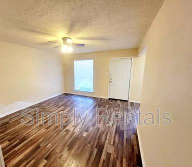 Main picture of 202 Park Cir