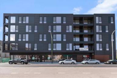Main picture of 3140 N Clybourn Ave