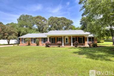 Main picture of 909 Club Ln